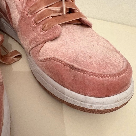 Nike Rose Suede Low-Top Sneakers - Picture 6 of 7